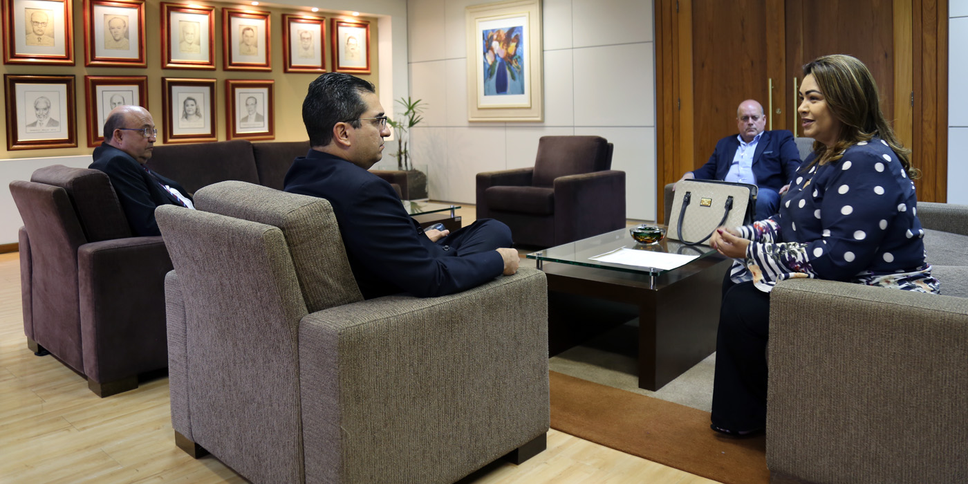 O encontro aconteceu no Salão Nobre (Foto: Thiago Rios Gomes)